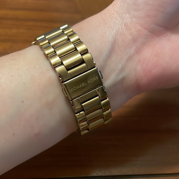 Michael Kors Bradshaw Watch - Picture 4 of 6